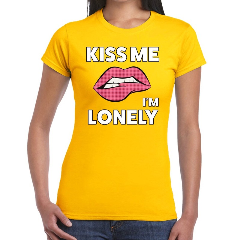 Kiss me i am lonely t-shirt geel dames